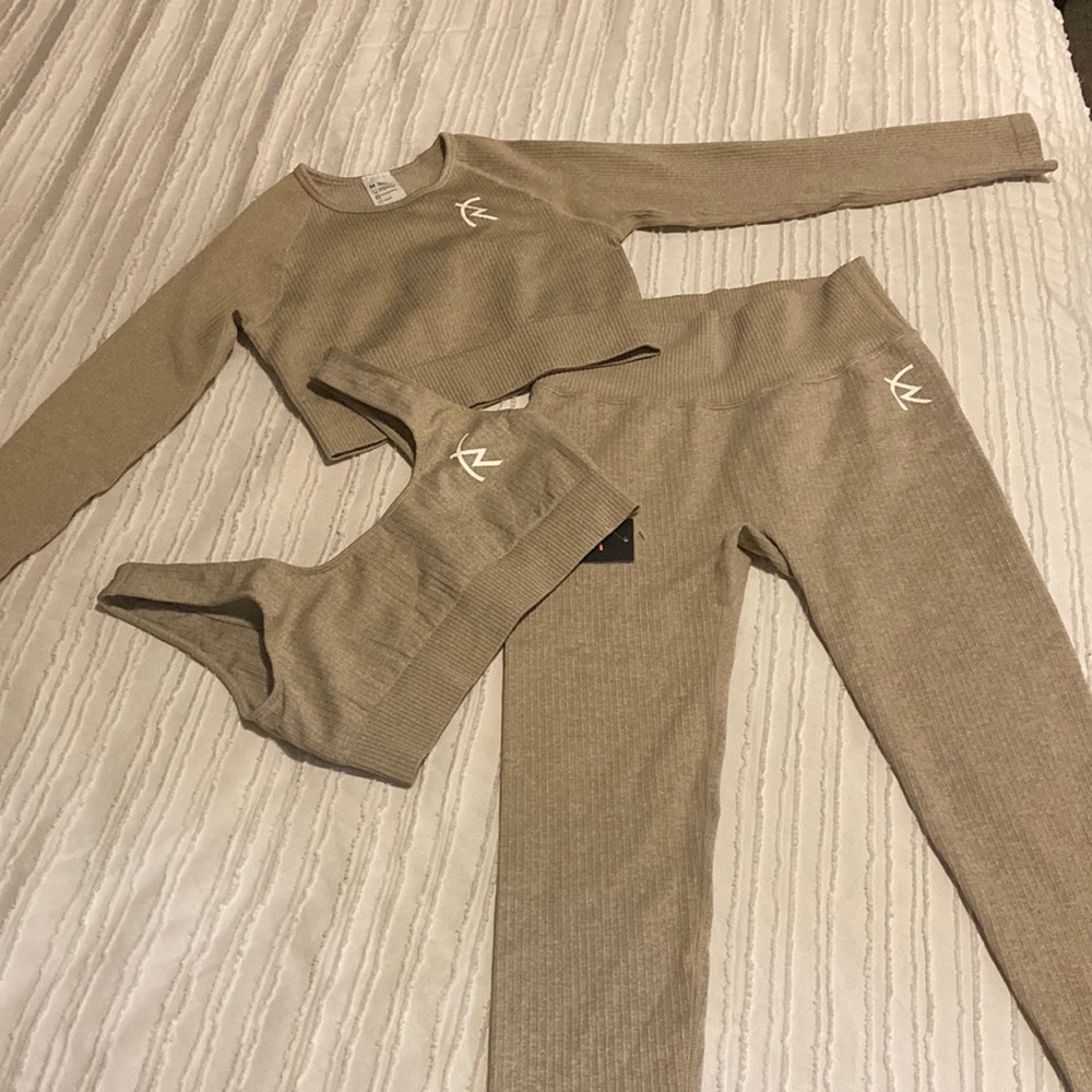 Zoezl Sportswear seamless 3 piece activewear set.